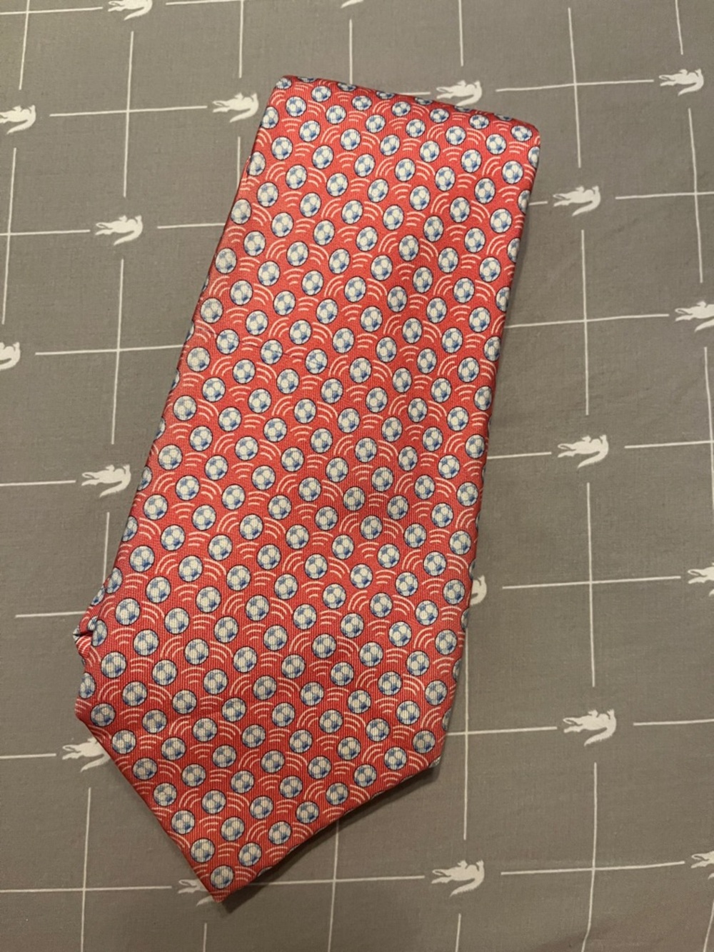 Vineyard Vines Silk Red Geometric Pattern Men's Tie
